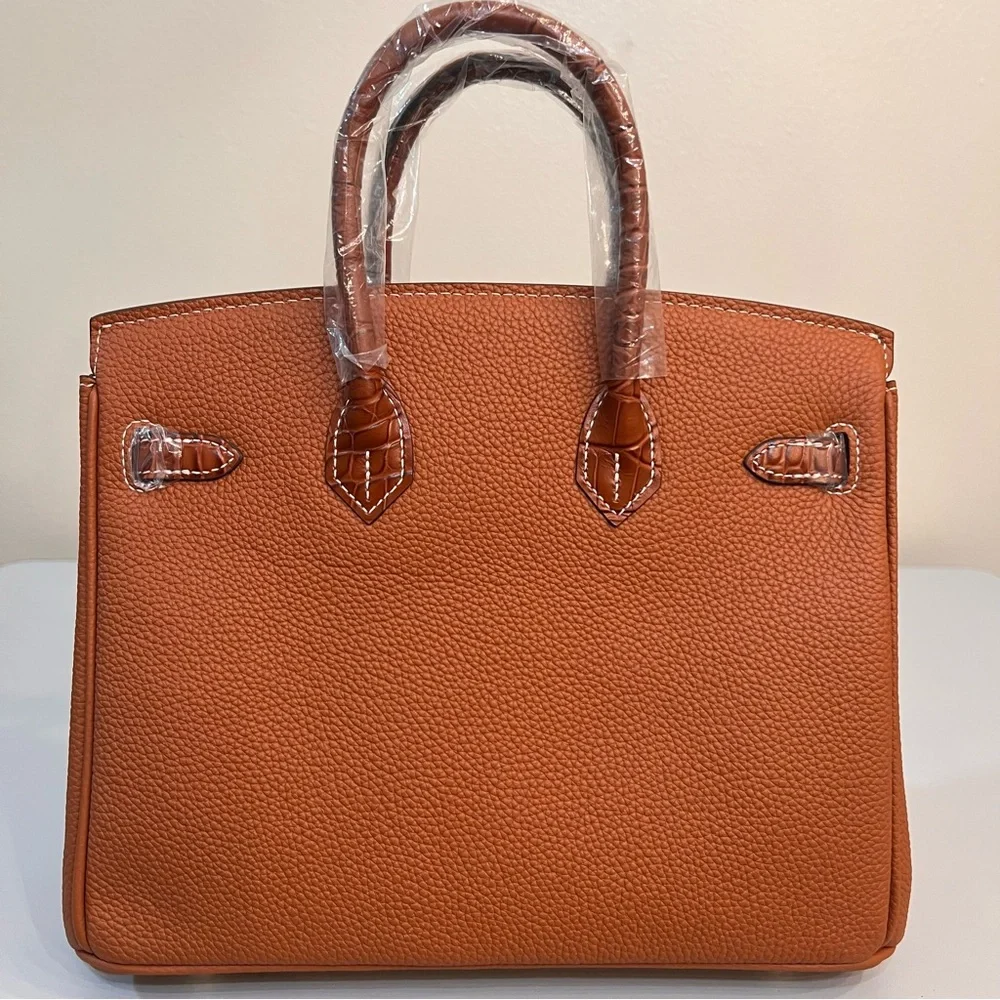 25 cm genuine Togo leather featuring an embossed crocodile print. - Picture 7 of 11